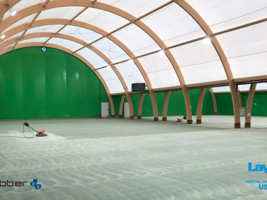 Tenis. Dwa nowe korty Laykold Masters 5 w hali tenisowej Akademii Tenisa Tenis Kozerki. Zobacz zdjęcia