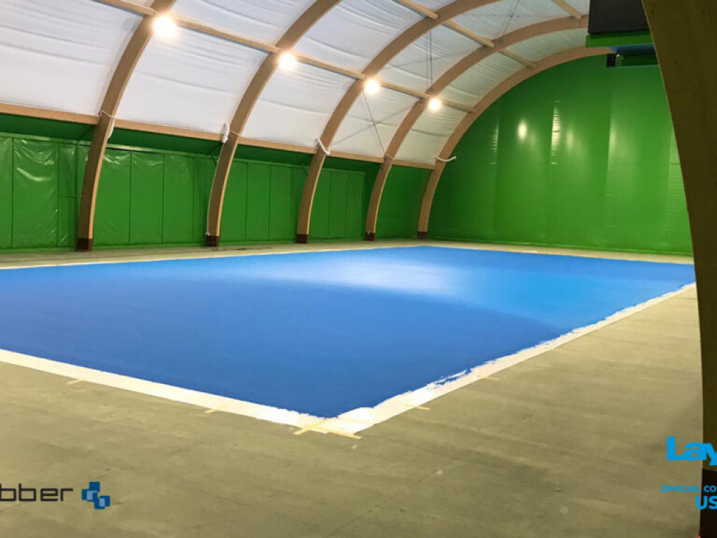 Tenis. Dwa nowe korty Laykold Masters 5 w hali tenisowej Akademii Tenisa Tenis Kozerki. Zobacz zdjęcia