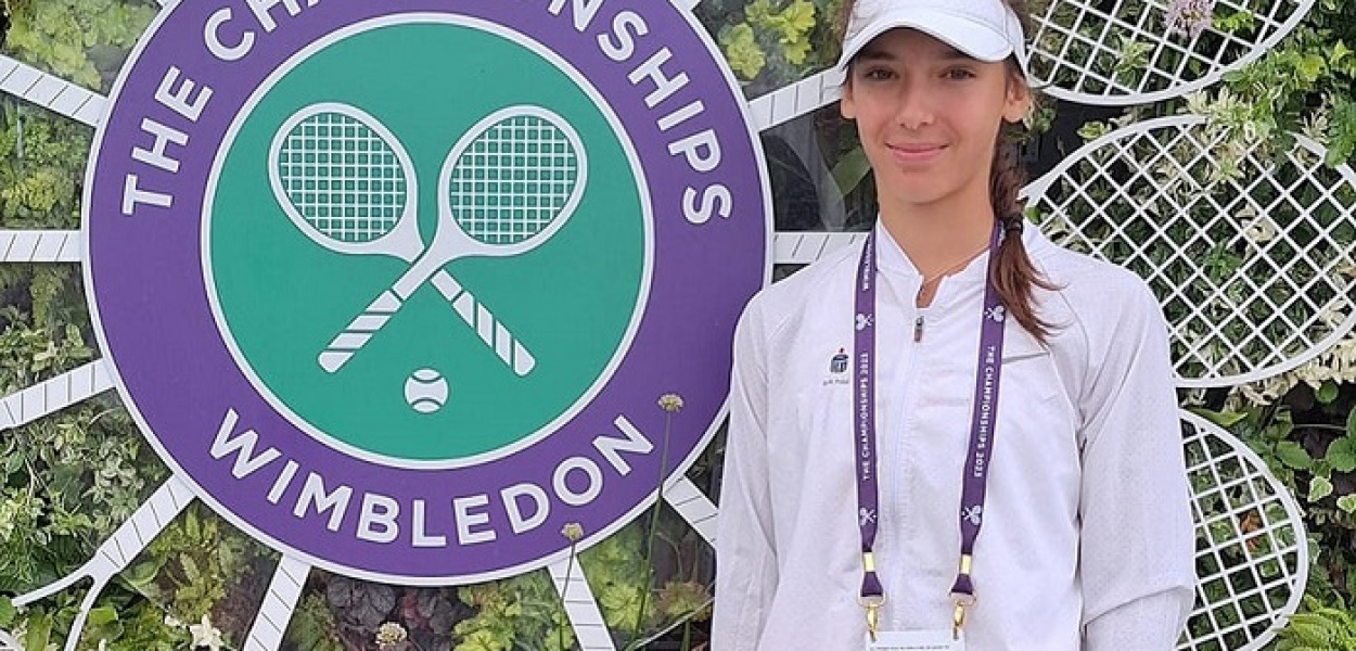  Tenis. Wimbledon 2023 w Londynie - w gronie 14-latków walczyli Oliwia…