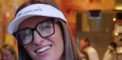 "Spodziewaj się niespodziewanego z Igą Świątek", tenisistka w roli kelnerki