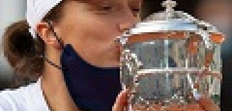 Prezydent odznaczył Igę Świątek