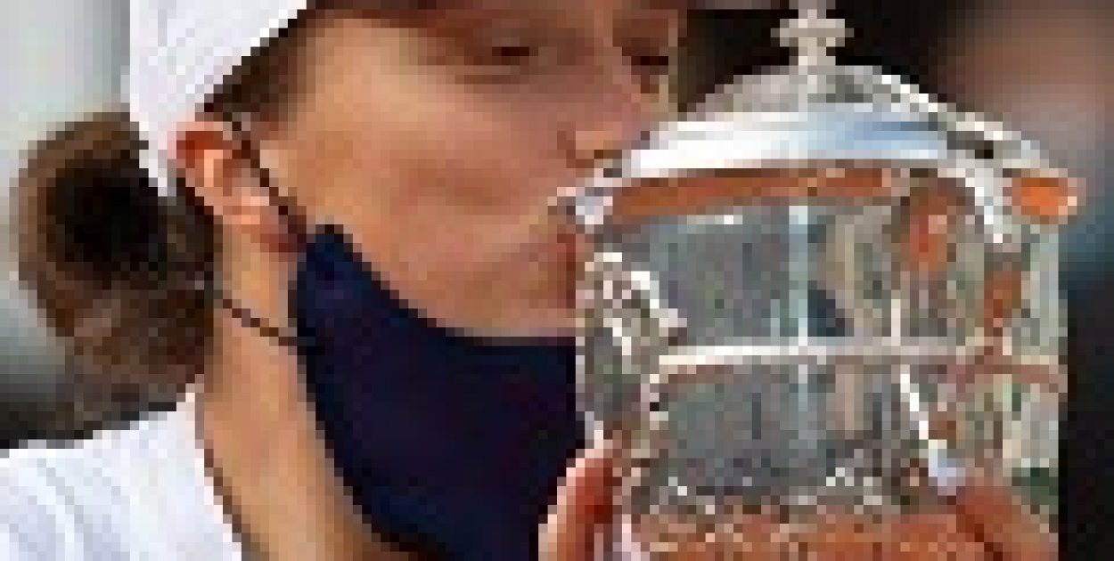 Prezydent odznaczył Igę Świątek