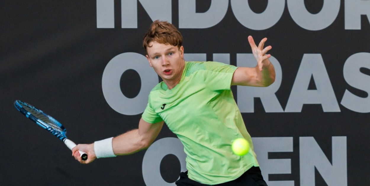Maks Kaśnikowski gra w eliminacjach challengera ATP w Quimper